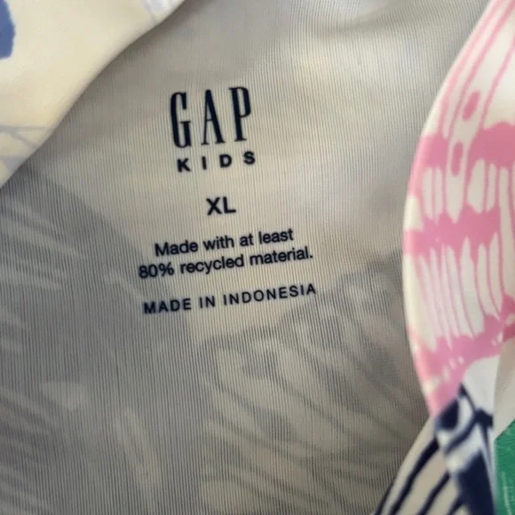 GAP KIDS  NWT butterfly print top & bottom UPF 50 
Protective swimwear  12 - Picture 8 of 9